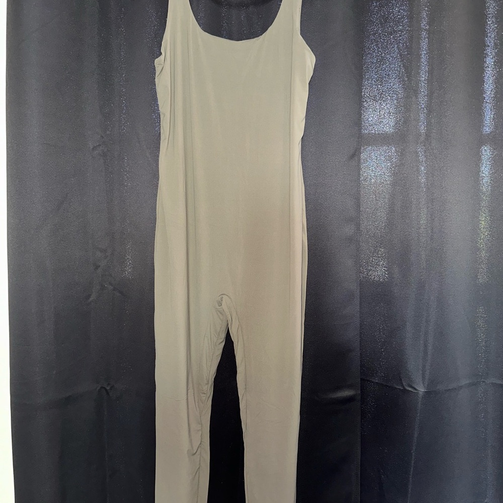 Maternity Rompers (Size Medium) - image 7